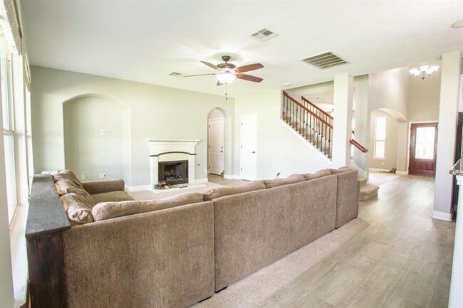 Building Photo - 350 McGarity