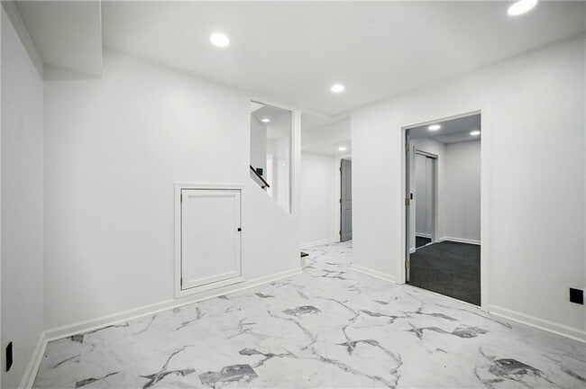 Building Photo - 681 Fielding Ln SW