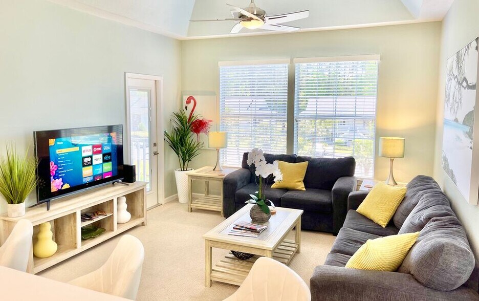 Building Photo - 1298 River Oaks Dr