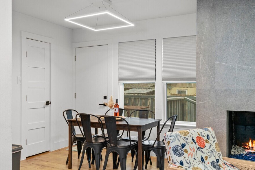 Building Photo - 2104 Lamplight Village Cir