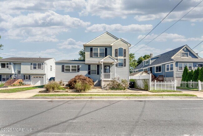 Primary Photo - 37 Monmouth Ave