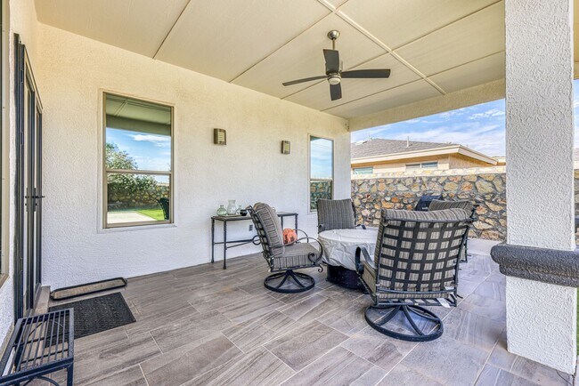 Building Photo - We have a beautiful home fully furnished with 4 bedroom-2 baths