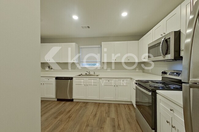 Building Photo - 121 Cottage Grove Rd