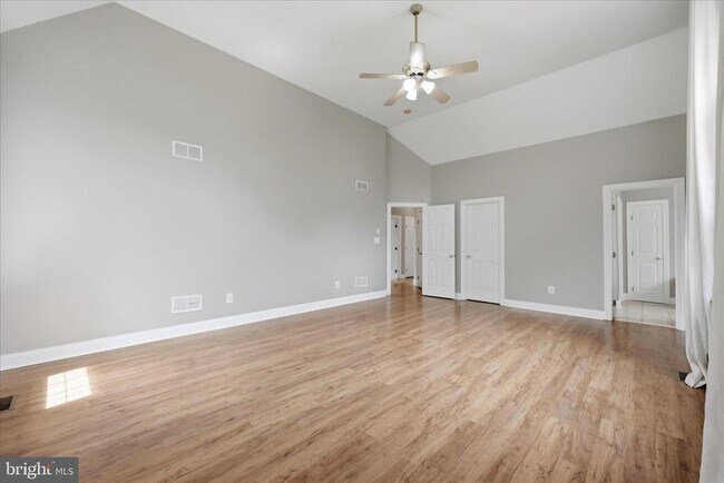 Building Photo - 102 Bramble Ct