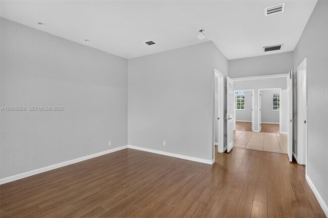 Building Photo - 5337 SW 40th Ave