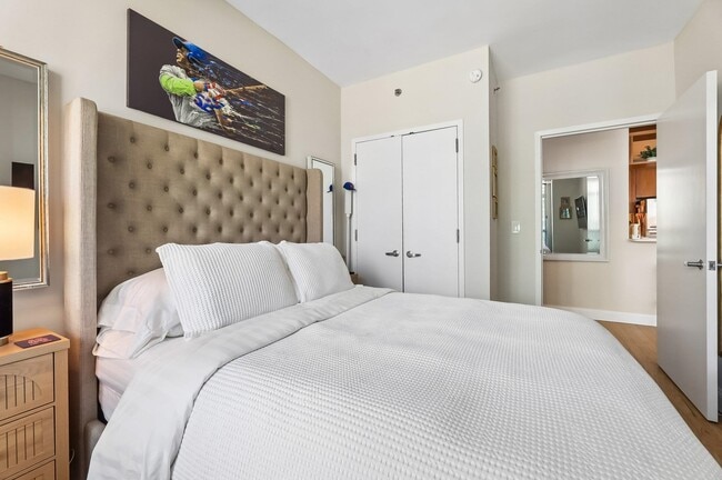 Building Photo - 20 Newport Pkwy