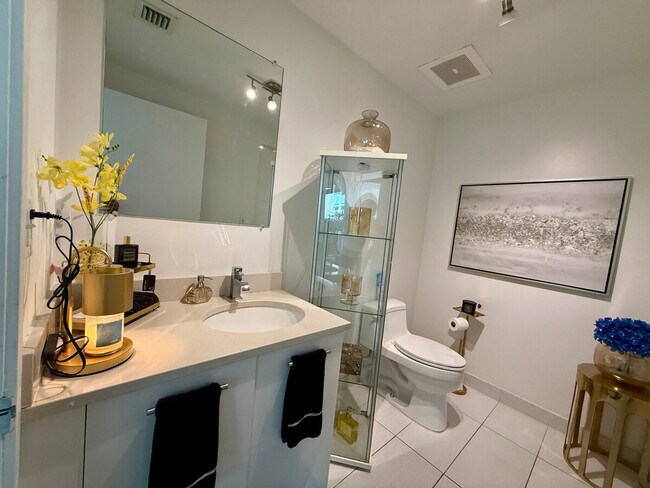 Building Photo - 139 NE 32nd St