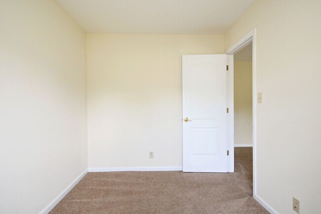 Building Photo - Pet-Friendly Villas at Southern Ridge Apartment