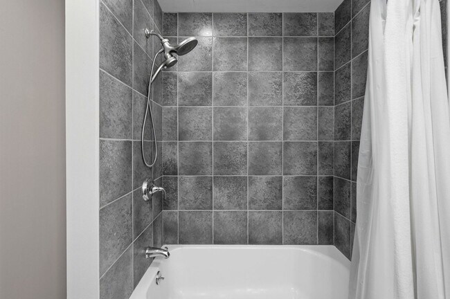 Building Photo - 2054 W Race Ave