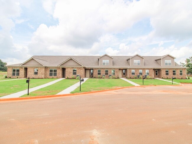 Building Photo - MOVE IN Ready! Lucas Ferry Townhomes Commu...