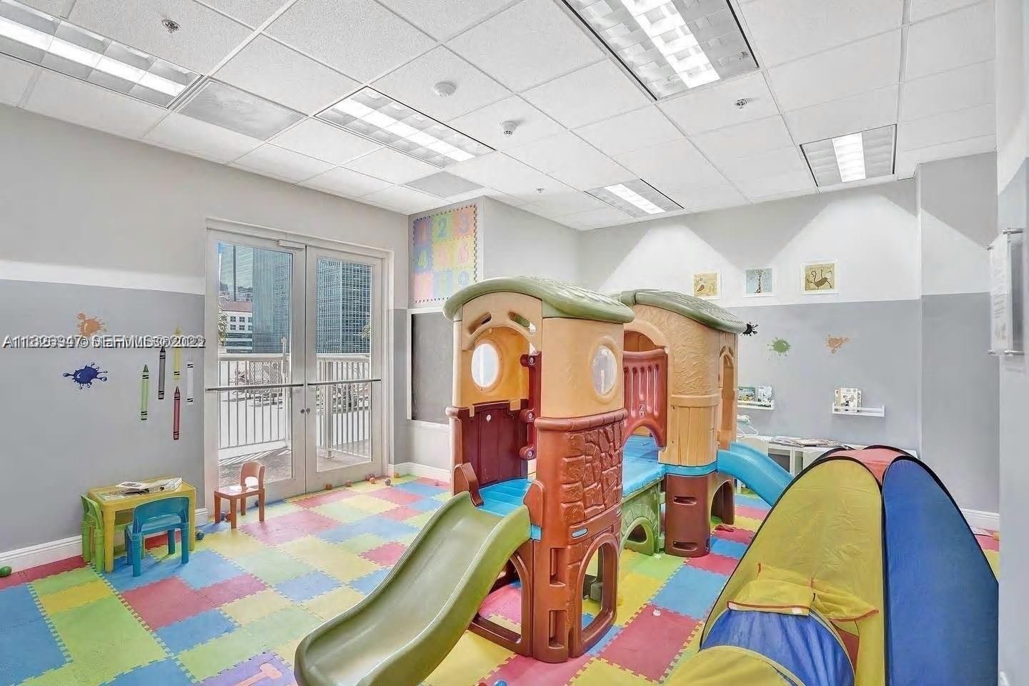 Building Photo - 1200 Brickell Bay Dr