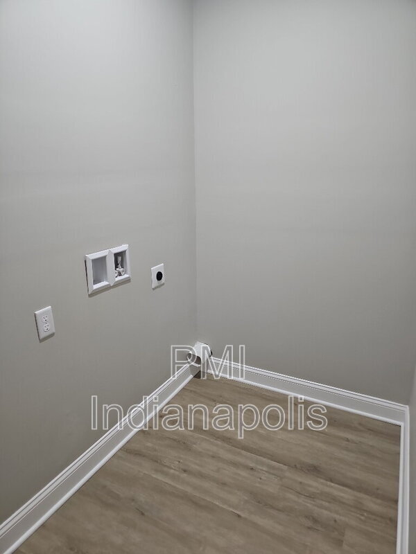 Building Photo - 640 N Parker Ave
