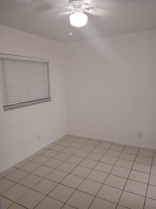 Building Photo - 3970 NW 30th Terrace