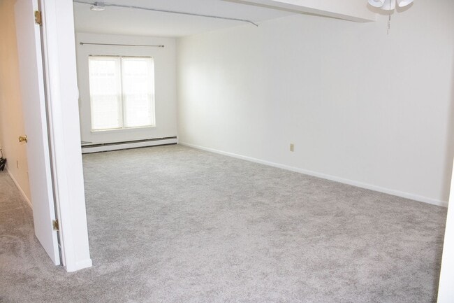 Building Photo - Updated 1 Bedroom Condo in Brown Deer