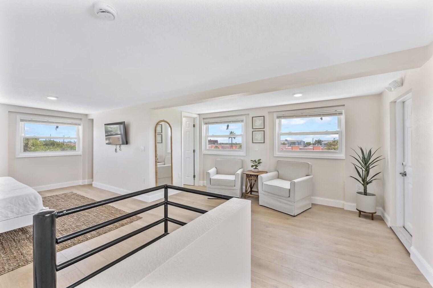 Building Photo - 637 S Orlando Ave