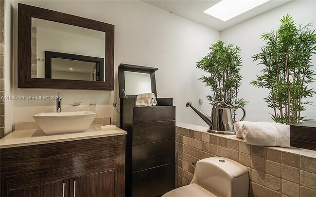 Building Photo - 3020 Brickell Ave