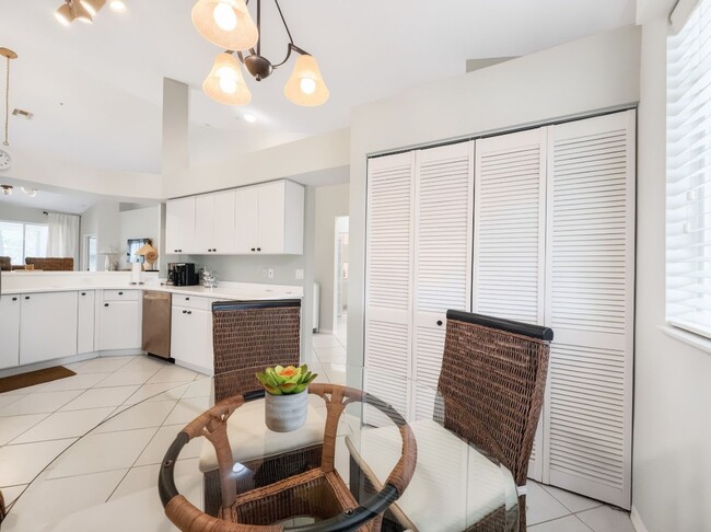 Building Photo - 2-bedroom + den condo in Lely Resort!