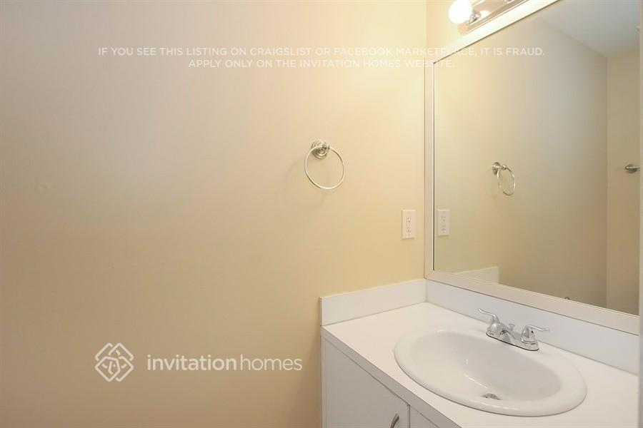 Building Photo - 3022 Sunset Ln