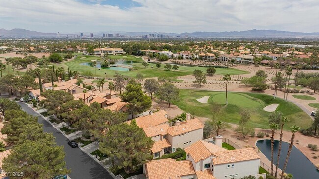 Building Photo - 8949 Diamond Falls Dr