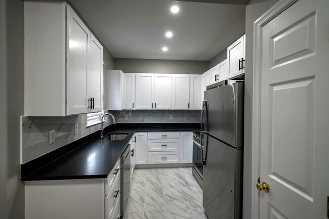 Building Photo - 21749 Tottenham Hale Ct