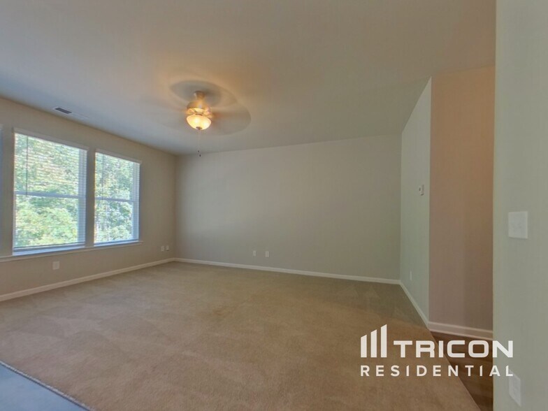 Building Photo - 683 Ragan Ct