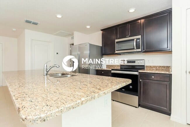 Building Photo - 4 Bedroom Pet-Friendly Home in Leesburg, FL with Main Street Renewal