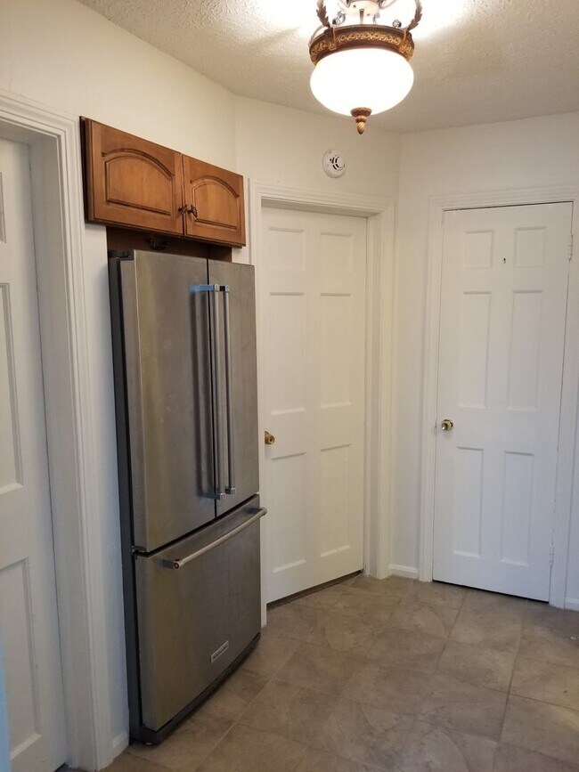 Building Photo - 2 bedroom Mayflower Condo for Rent