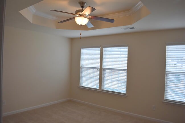 Building Photo - 2757 Silverthorn Dr