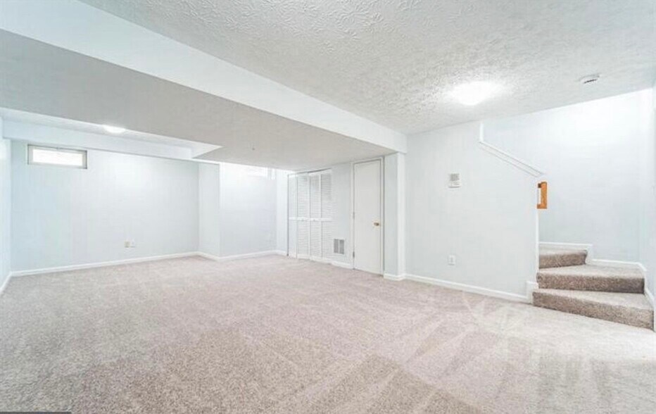 Building Photo - 11 Gemstone Ct