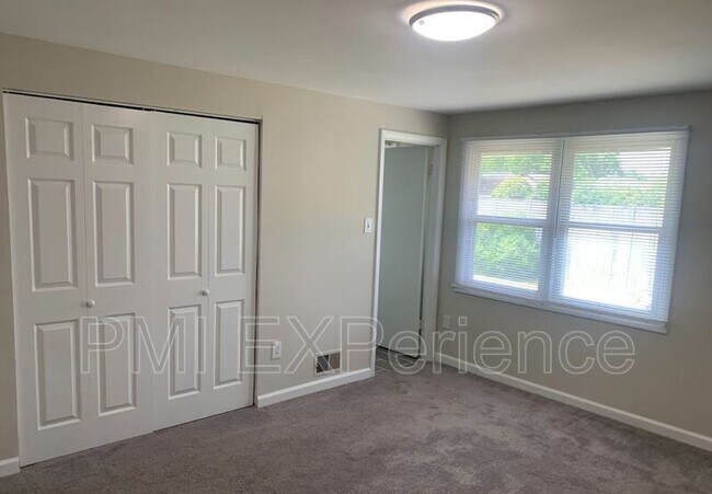 Building Photo - 5600 Daniel Cir