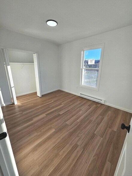 Building Photo - 1153 Main St