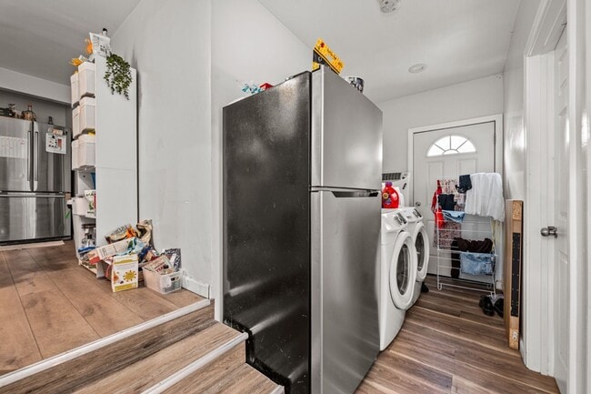 Building Photo - No back house!