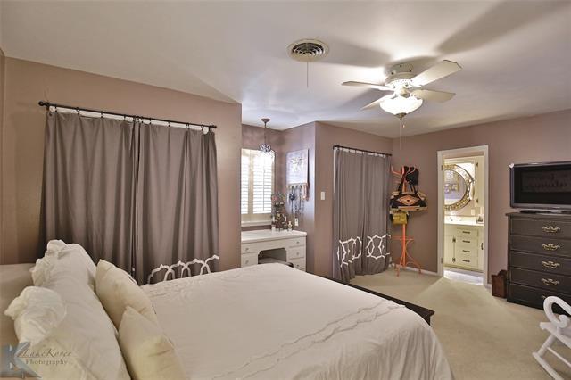 Building Photo - 2132 Sylvan Dr