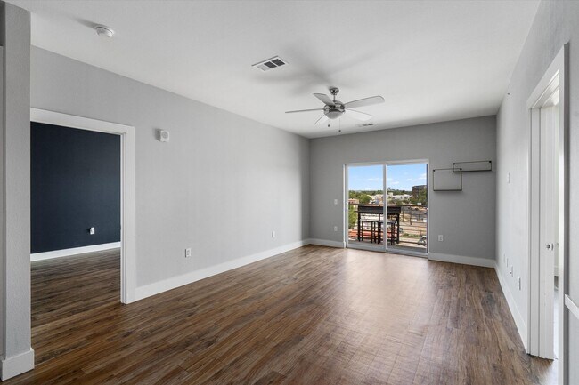 Building Photo - Luxury Burnet Road Condominium For Rent