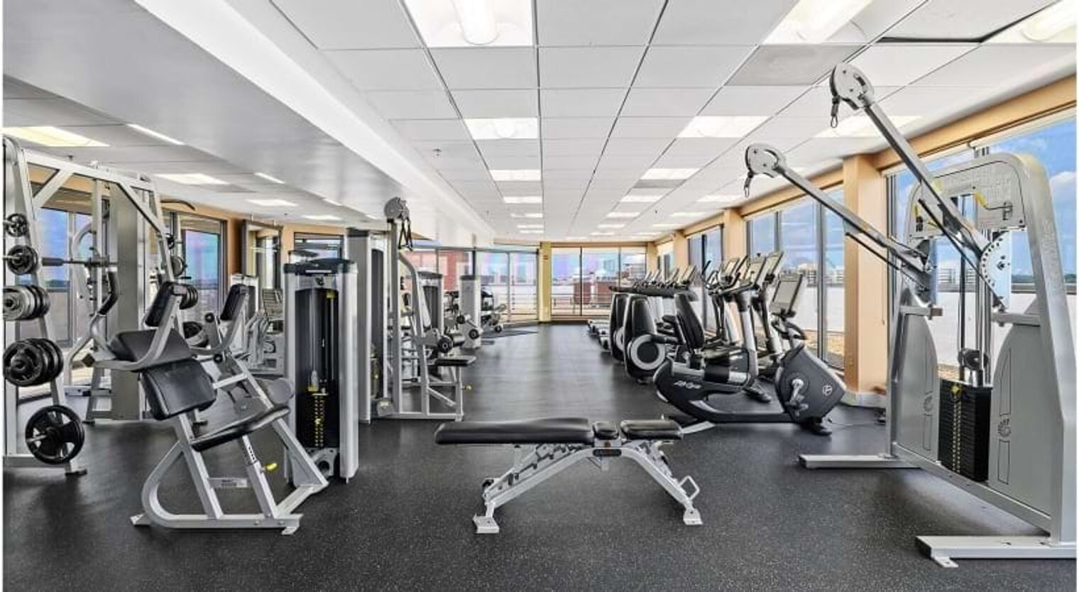 Building Photo - 1500 S Hayes St