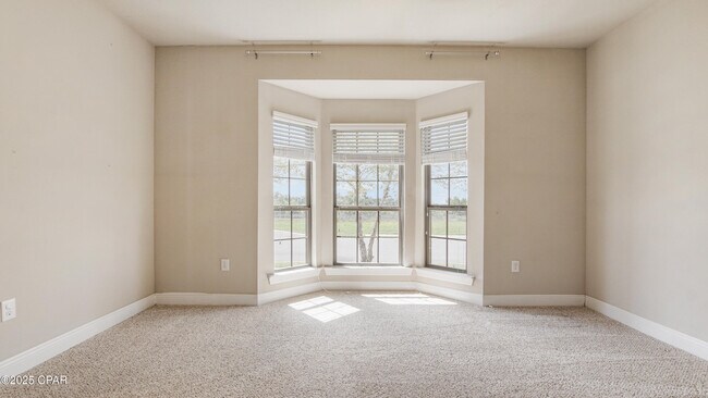 Building Photo - 221 S Shoreview Dr