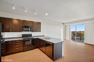 Building Photo - Lake Street Dwelling