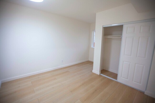 Building Photo - 938 Huron Ave