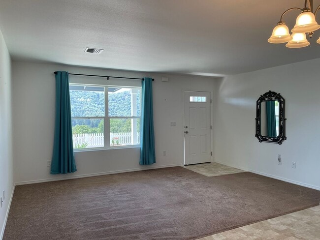 Building Photo - Beautiful 2 Bedroom 1.5 Bath 2 Story Home-...