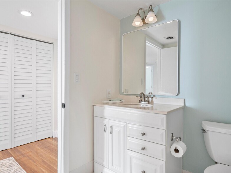 Building Photo - 650 West Ave