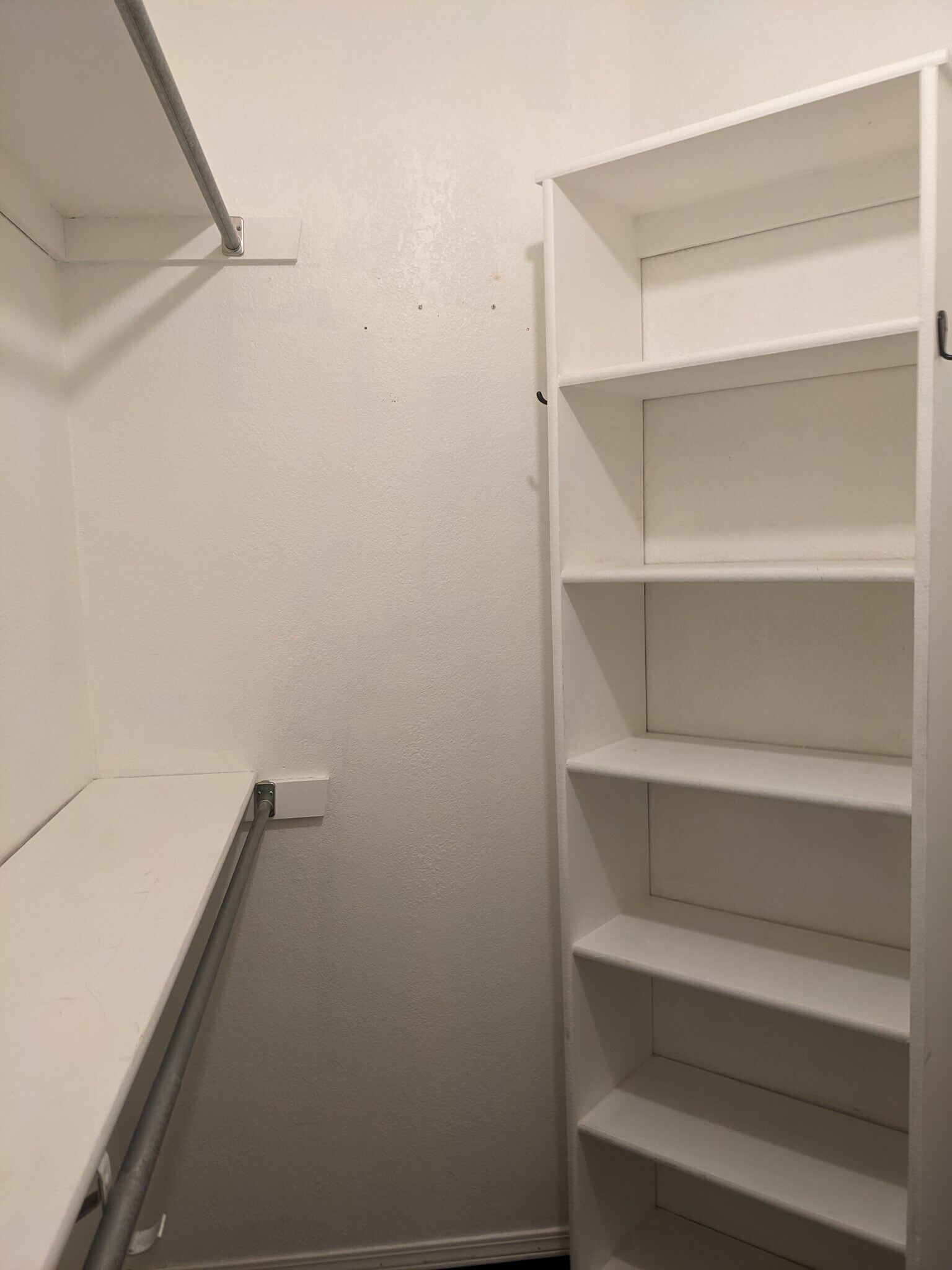 Main Closet - 3513 Glen Flora Way