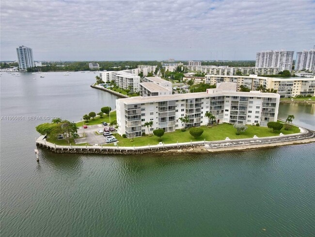 Building Photo - 3030 Marcos Dr