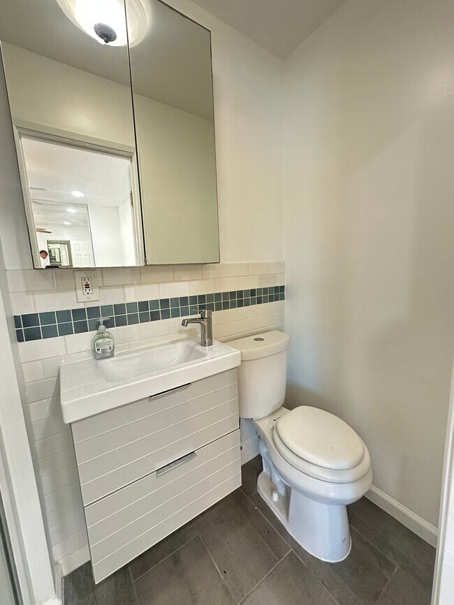 Building Photo - 230 Regency Ct