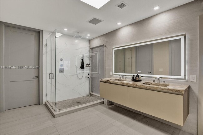 Building Photo - 1100 Biscayne Blvd