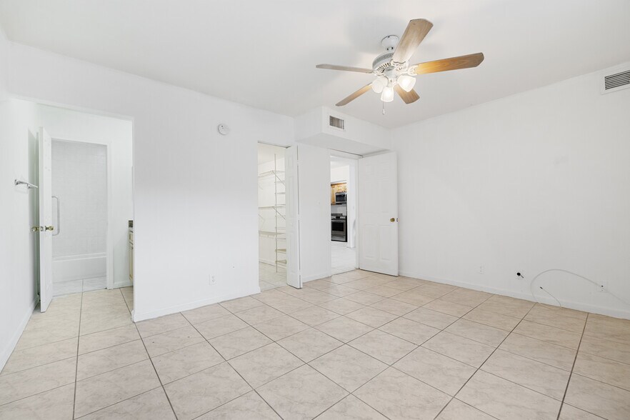 Building Photo - 2912 NW 55th Ave