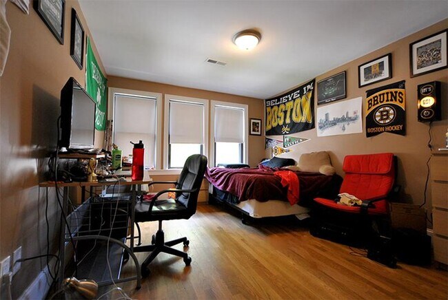 Building Photo - RENOVATED 5 BED/2 BATH WITH GREEN LINE ACCESS IN BRIGHTON