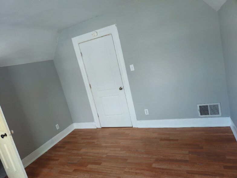 Building Photo - 3209 Saratoga Ave