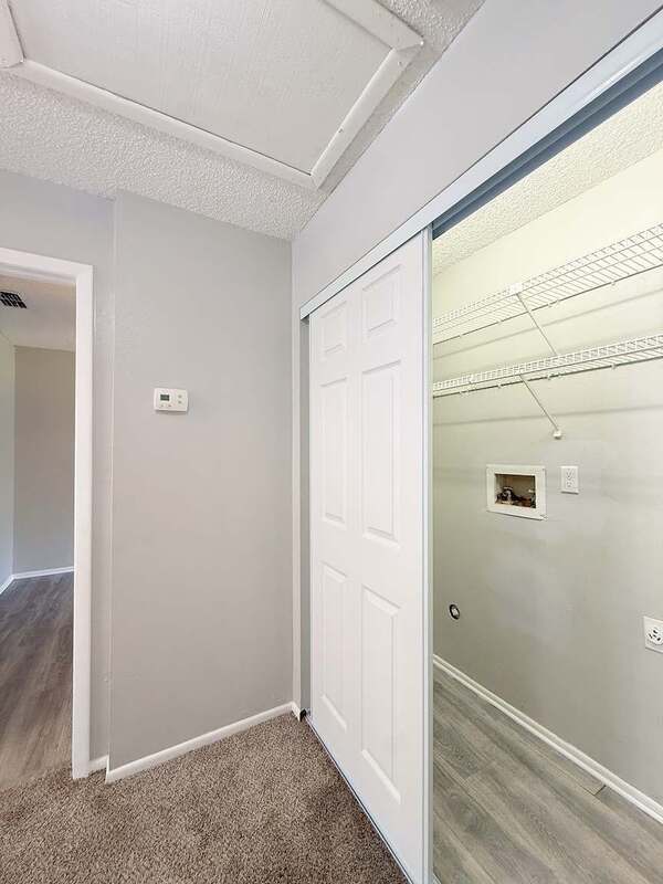 Building Photo - 2820 S Pines Dr