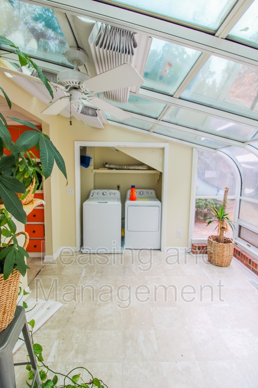 Building Photo - 1709 Mulmar St