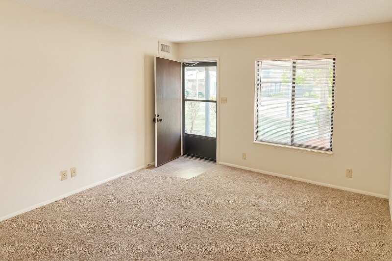 Building Photo - 648 Cumberland Dr